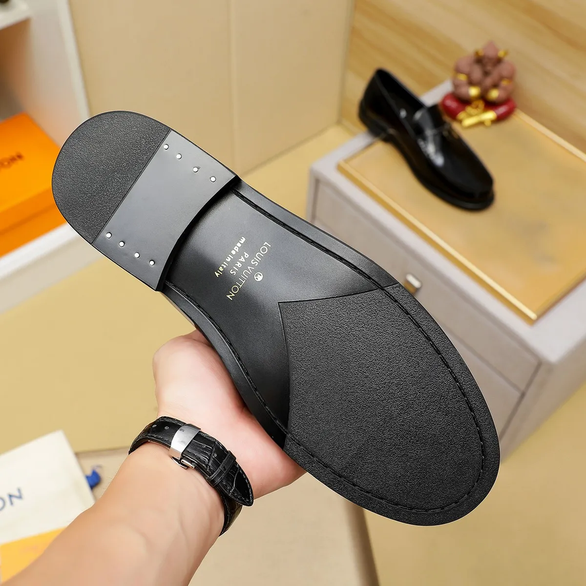 Factory price 440 💰 Louis Vuitton LV ® 🆕 model 🔛Full shoe counter, first layer cowhide, 🐂leather lined casual shoes for men, super soft outsole, essential for driving. Counter synchronization, original first layer cowhide, completely 1:1 mold customization 🌹Top version, optional! Number: 38-45 (46. Customized)